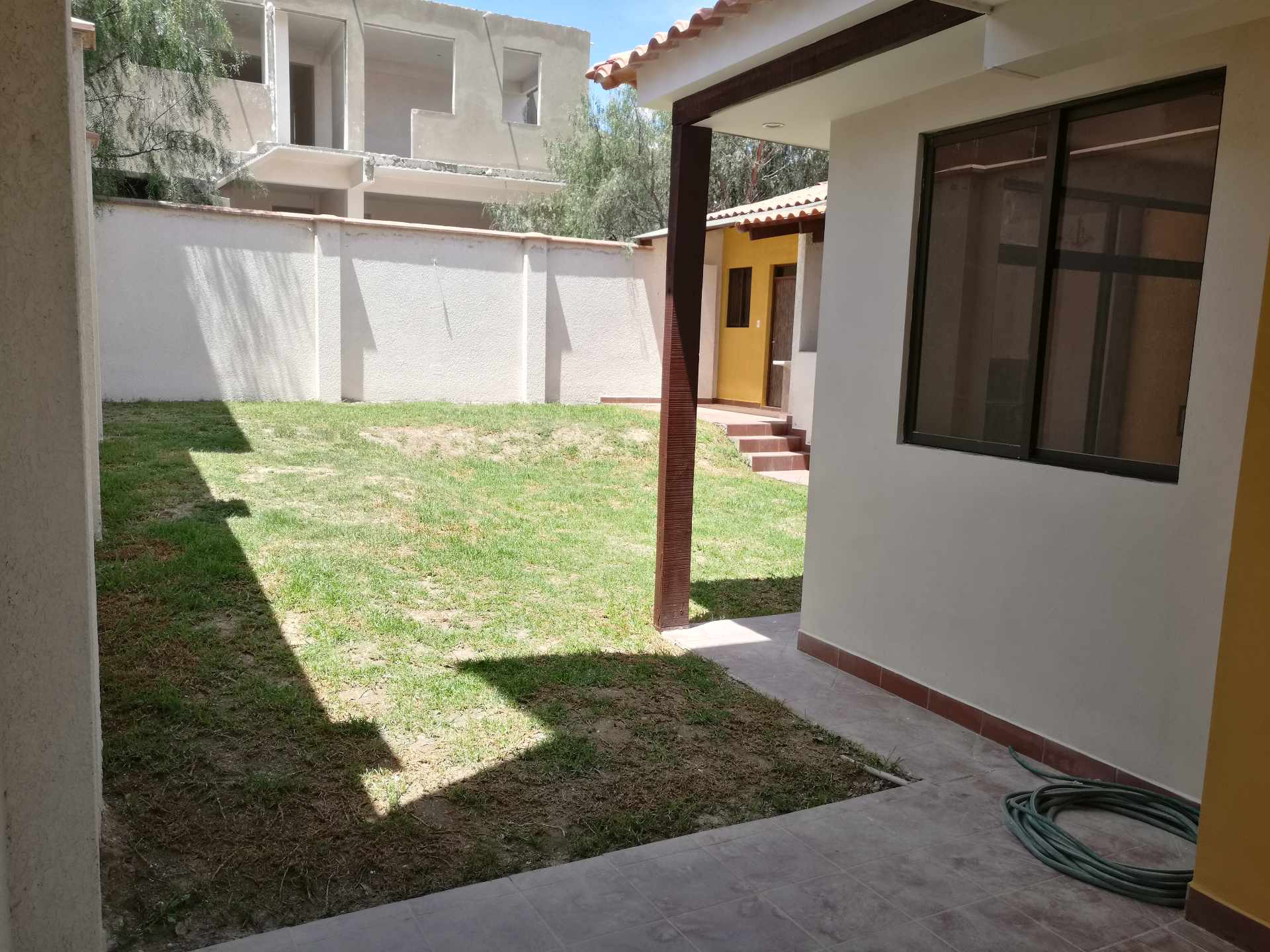 Casa en Venta5 cuadras al norte de la Universidad Udabol km 8 a sacaba urbanización Guadalupe 3 dormitorios 4 baños 3 parqueos Foto 5