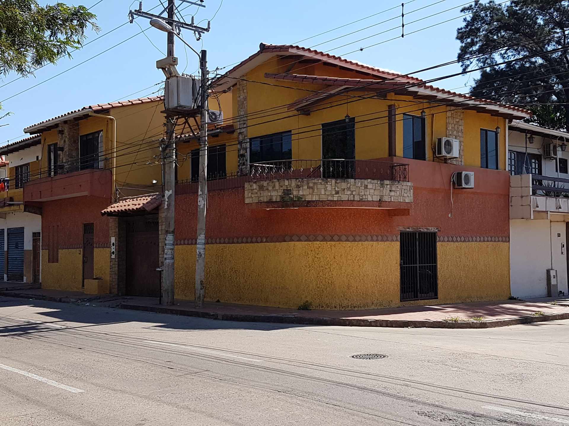 Casa en AlquilerCanal Cotoca o Av. Guapay, entre 2do y 3er anillo Foto 1
