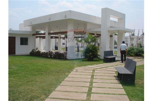 Departamento en Entre 2do y 3er anillo Oeste en Santa Cruz de la Sierra  2 baños  Foto 2