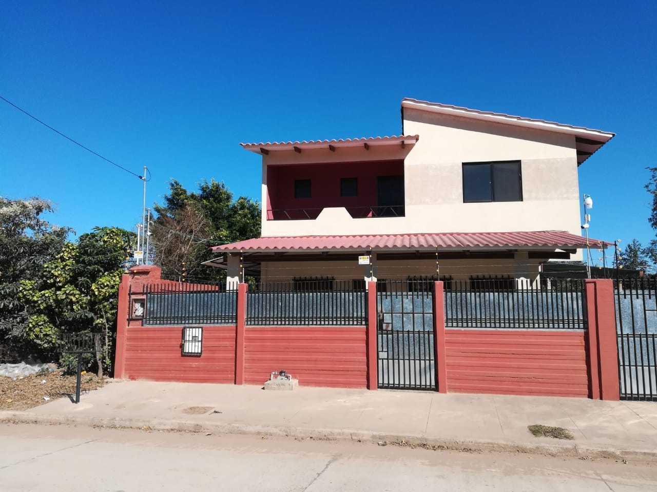 Casa en Cotoca en Cotoca 5 dormitorios 3 baños 1 parqueos Foto 1