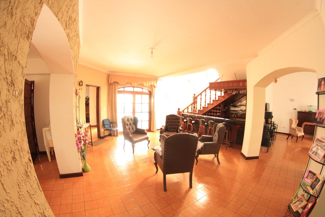 Casa en Barrio Urbari en Santa Cruz de la Sierra 4 dormitorios 4 baños 4 parqueos Foto 14