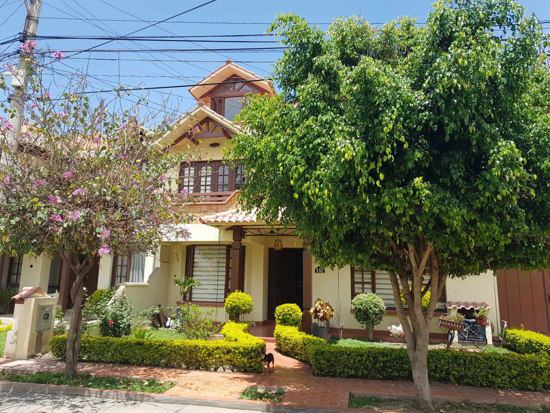 Casa en Sarco en Cochabamba 4 dormitorios 4 baños 3 parqueos Foto 9