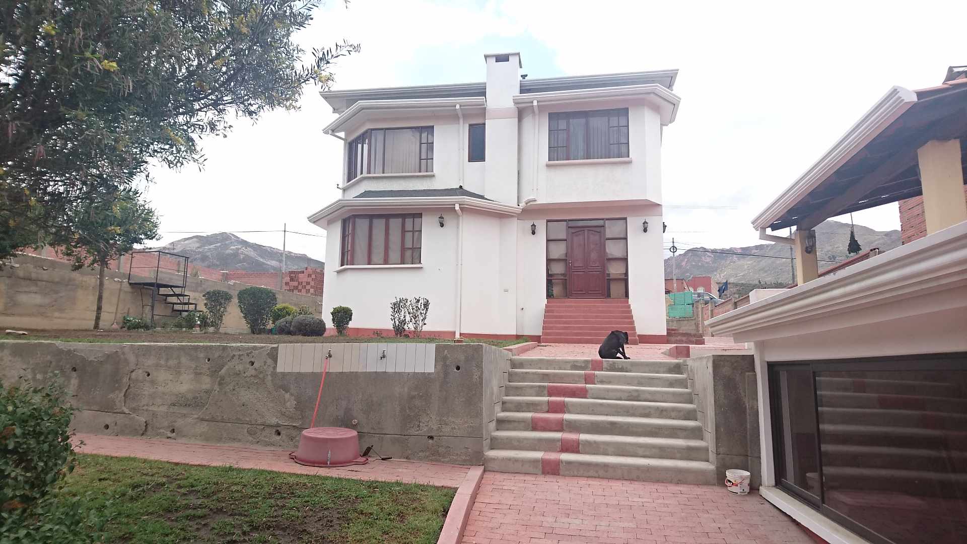 Casa en Mallasa en La Paz 3 dormitorios 3 baños 2 parqueos Foto 1