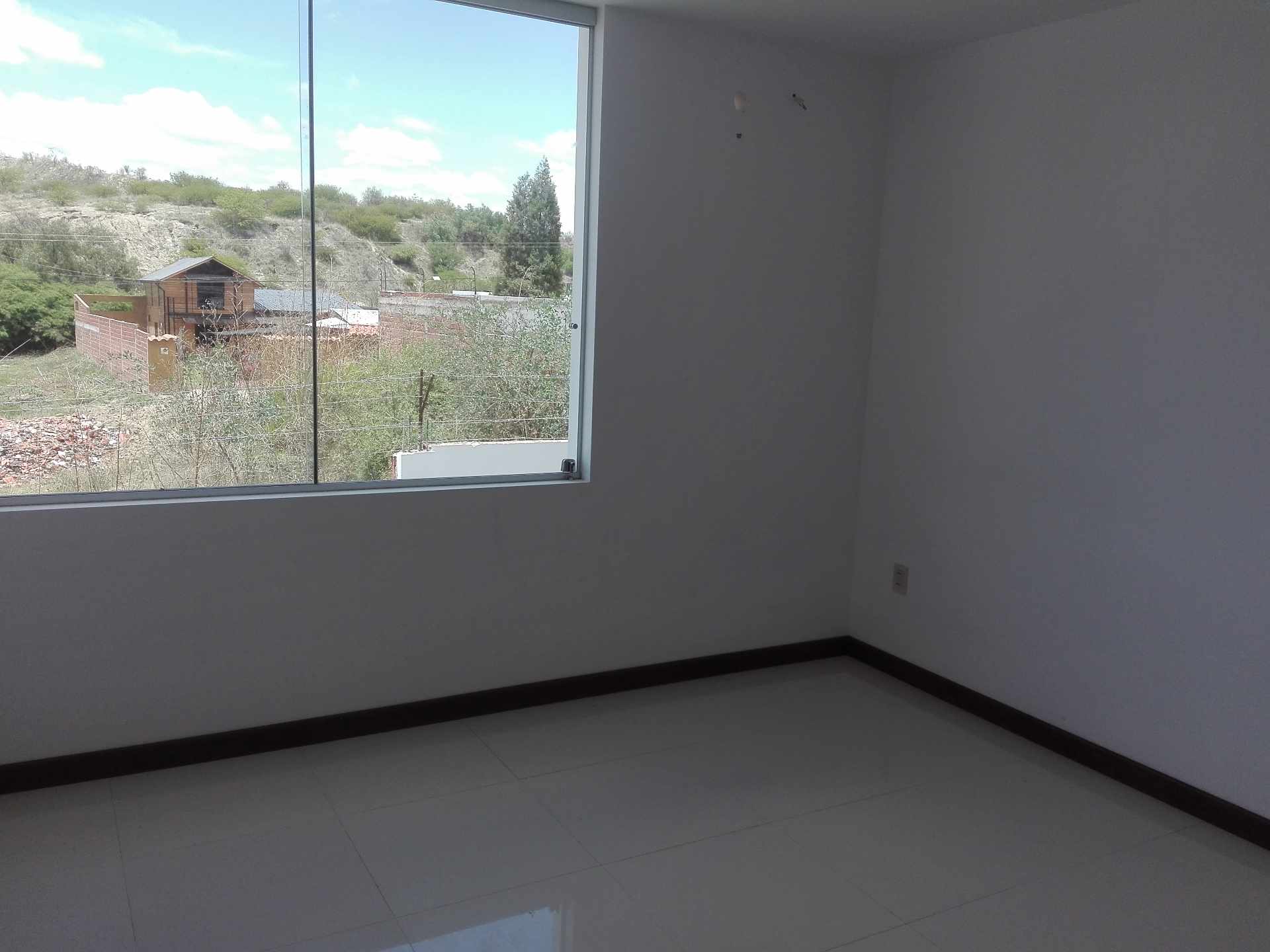 Departamento en Miraflores en Tarija 3 dormitorios 3 baños 2 parqueos Foto 3