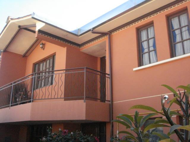 Casa en Villa Taquiña en Cochabamba 4 dormitorios 3 baños 2 parqueos Foto 1