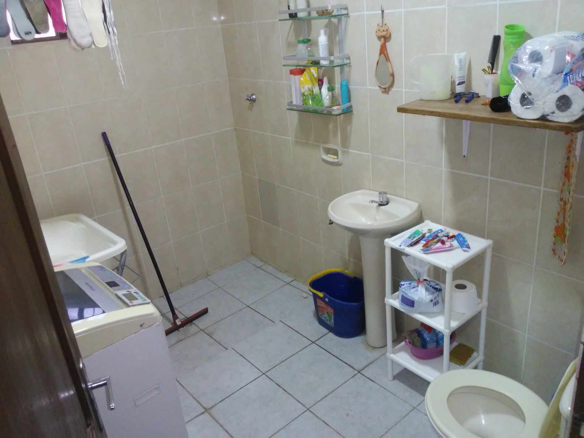 Casa en VentaBarrio Virgen de Guadalupe C/ San Simon 8vo anillo entre Cambodromo y Av Lujan parada final linea 14 Foto 4