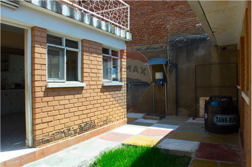 Casa en Muyurina en Cochabamba 5 dormitorios 2 baños 1 parqueos Foto 5