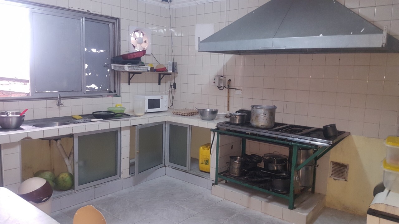 Edificio en VentaEN VENTA Hotel con ALTO FLUJO de huéspedes Calle Florida a 1/2 cuadra de la Av. Cañoto  62 dormitorios 70 baños 30 parqueos Foto 8