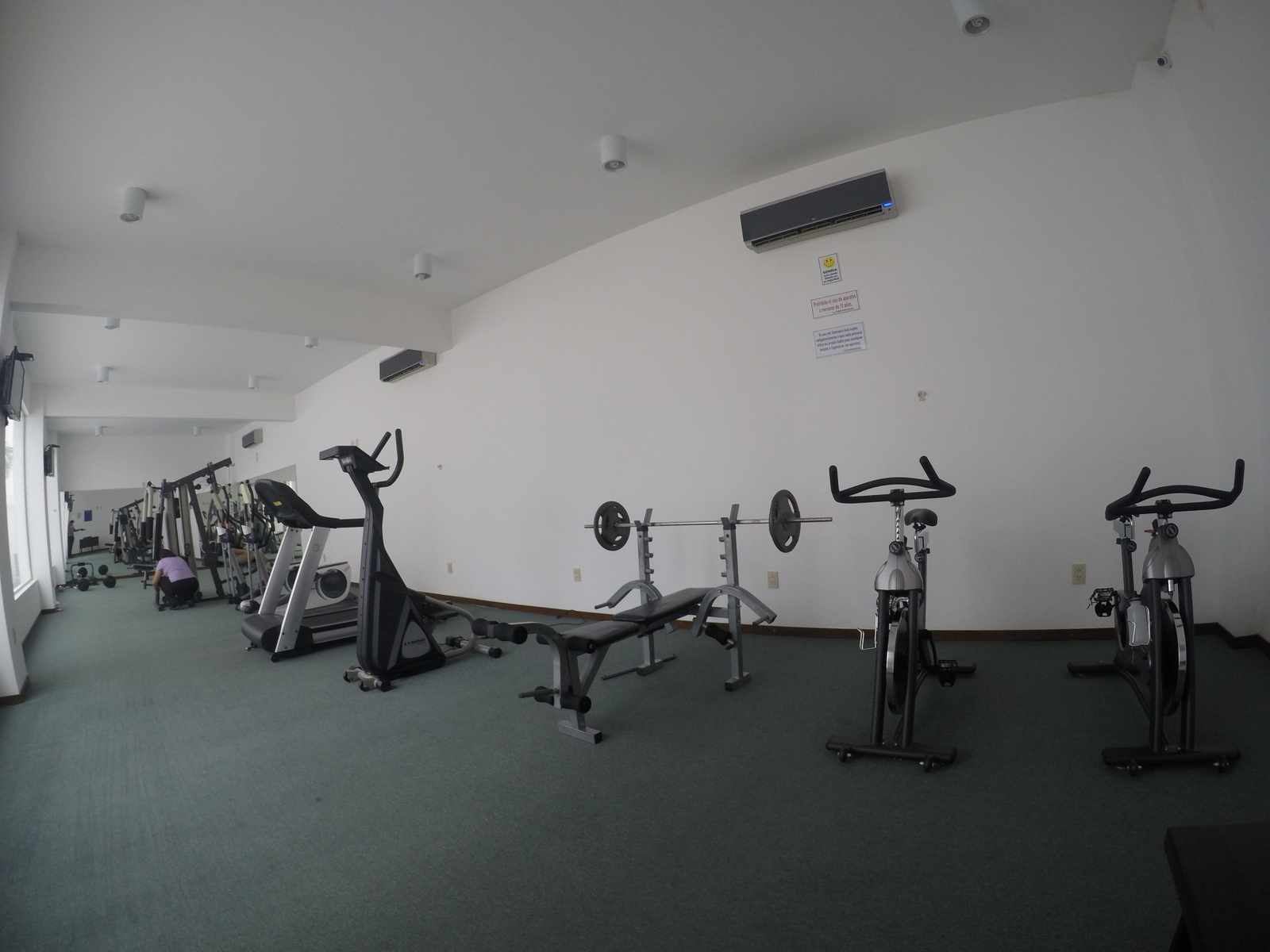 Departamento en AlquilerCondominio Gardenia Torre Norte [Av. Beni y 4to. Anillo, Zona Parque Los Mangales 2], Departamento amoblado en alquiler de 2 suites + escritorio y dependencias con 2 parqueos techados y baulera. [1000$us., expensas incluidas.] Foto 13