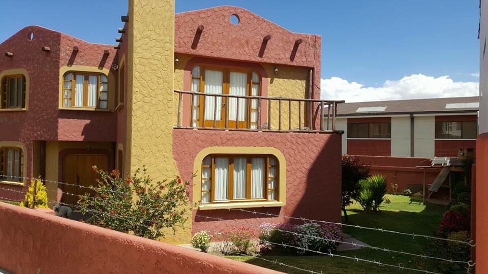 Casa en Achumani en La Paz 3 dormitorios 4 baños 4 parqueos Foto 1