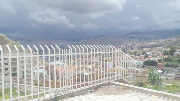 Casa en Calacoto en La Paz 3 dormitorios 3 baños 2 parqueos Foto 3