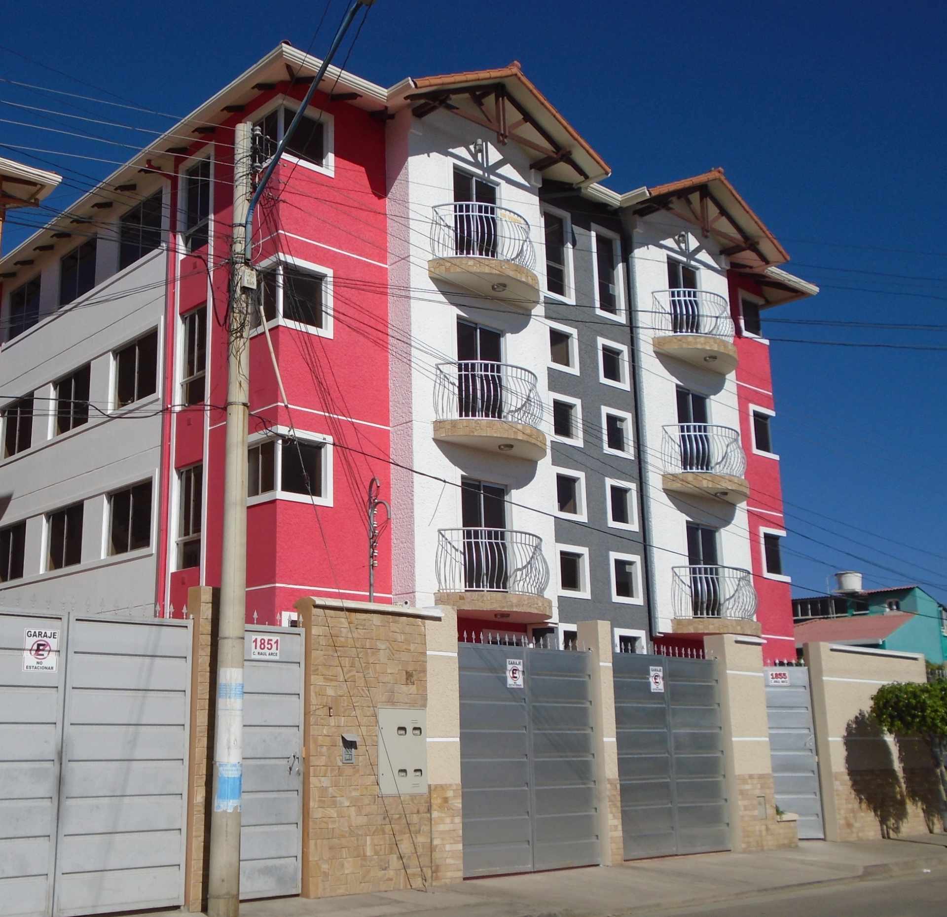 Departamento en VentaCalle Raul Arze entre Rosetti y  Av. Cañada Cochabamba 3 dormitorios 2 baños 1 parqueos Foto 9