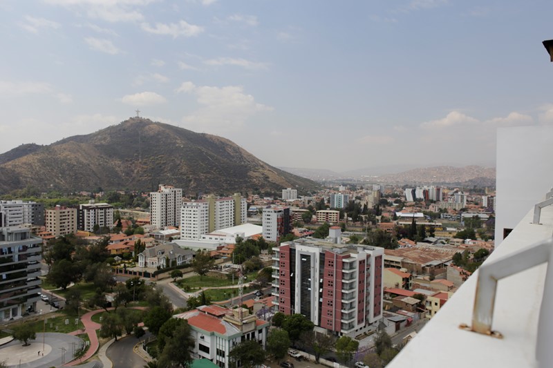 Departamento en Aranjuez en Cochabamba 4 dormitorios 4 baños  Foto 2