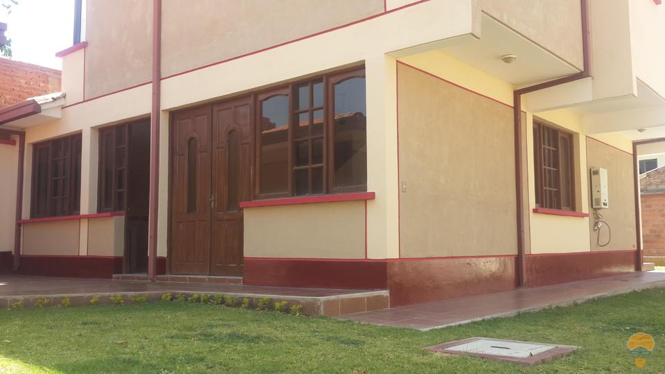 Casa en Villa Taquiña en Cochabamba 7 dormitorios 5 baños 2 parqueos Foto 2