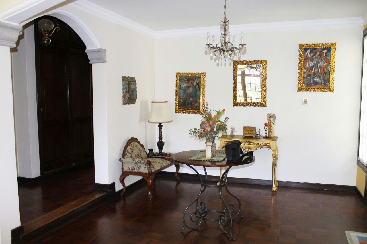 Casa Calle 8 de Achumani Nr 120 al lado del restaurante Urus sobre la calle de la panadería Chez Tim, al lado del río frente al reten policial Foto 18