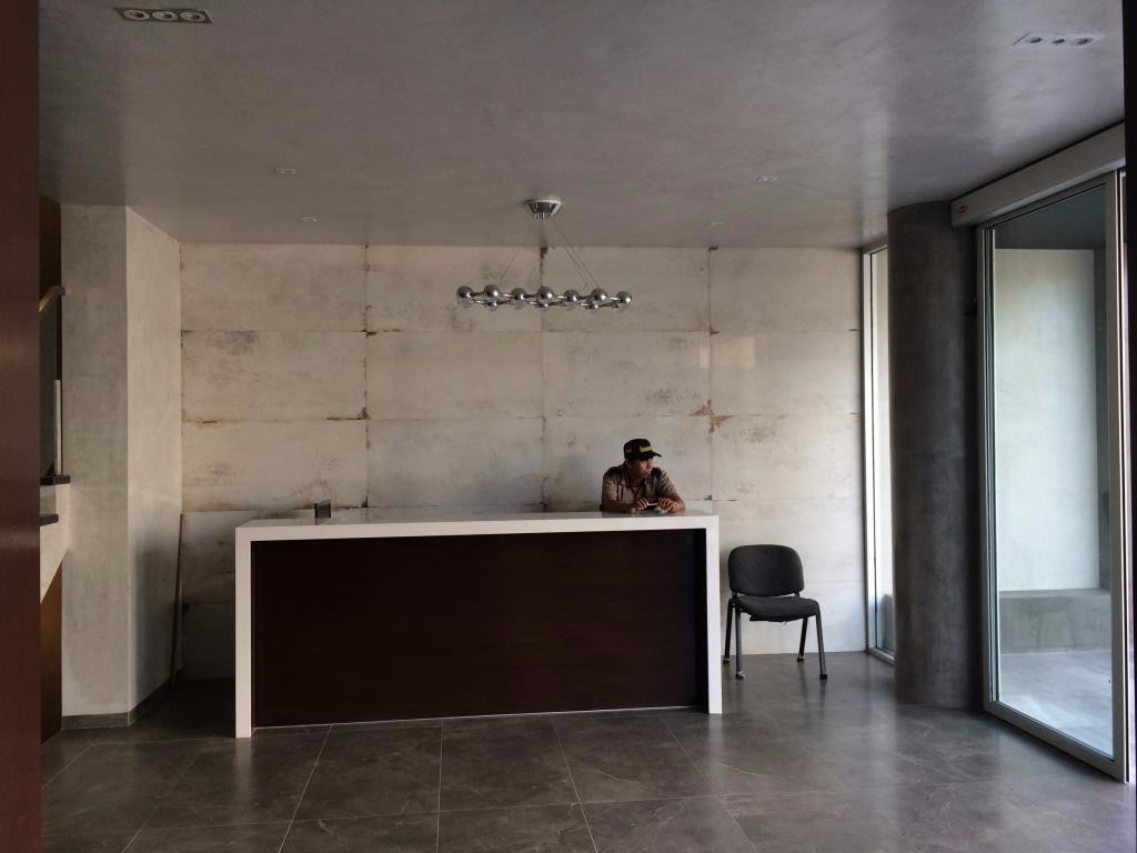 Oficina en Entre 1er y 2do anillo Norte en Santa Cruz de la Sierra 1 dormitorios 1 baños  Foto 6