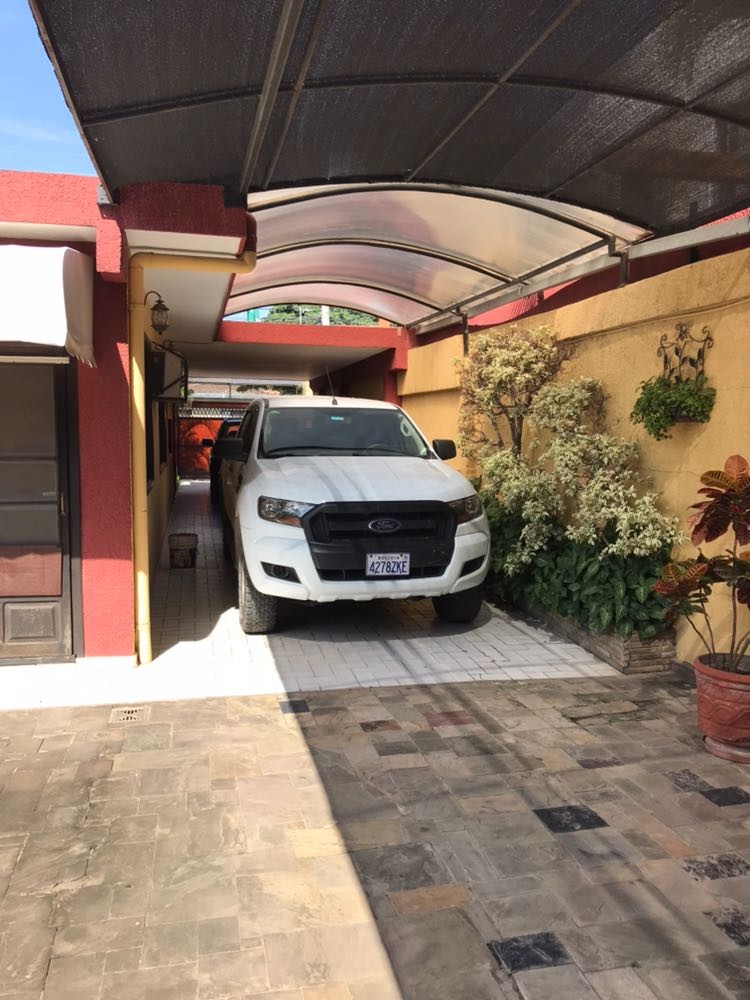 Casa en AlquilerBarrio Sirari Calle Flamboyano  Foto 6