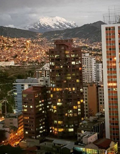 Oficina en AlquilerEdificio Torres Gundlach Piso 21. Calle Reyes Ortiz N° 73 esquina calle Federico Zuazo. Zona Central 3 dormitorios 2 baños  Foto 1