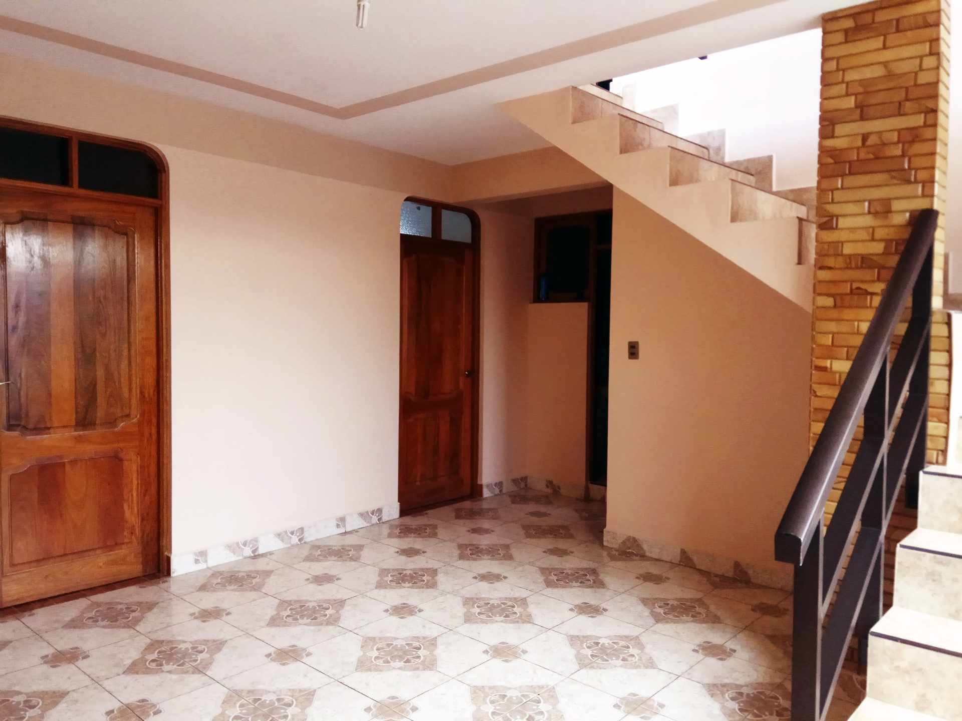 Casa en Ushpa Ushpa en Cochabamba 6 dormitorios 4 baños 10 parqueos Foto 6