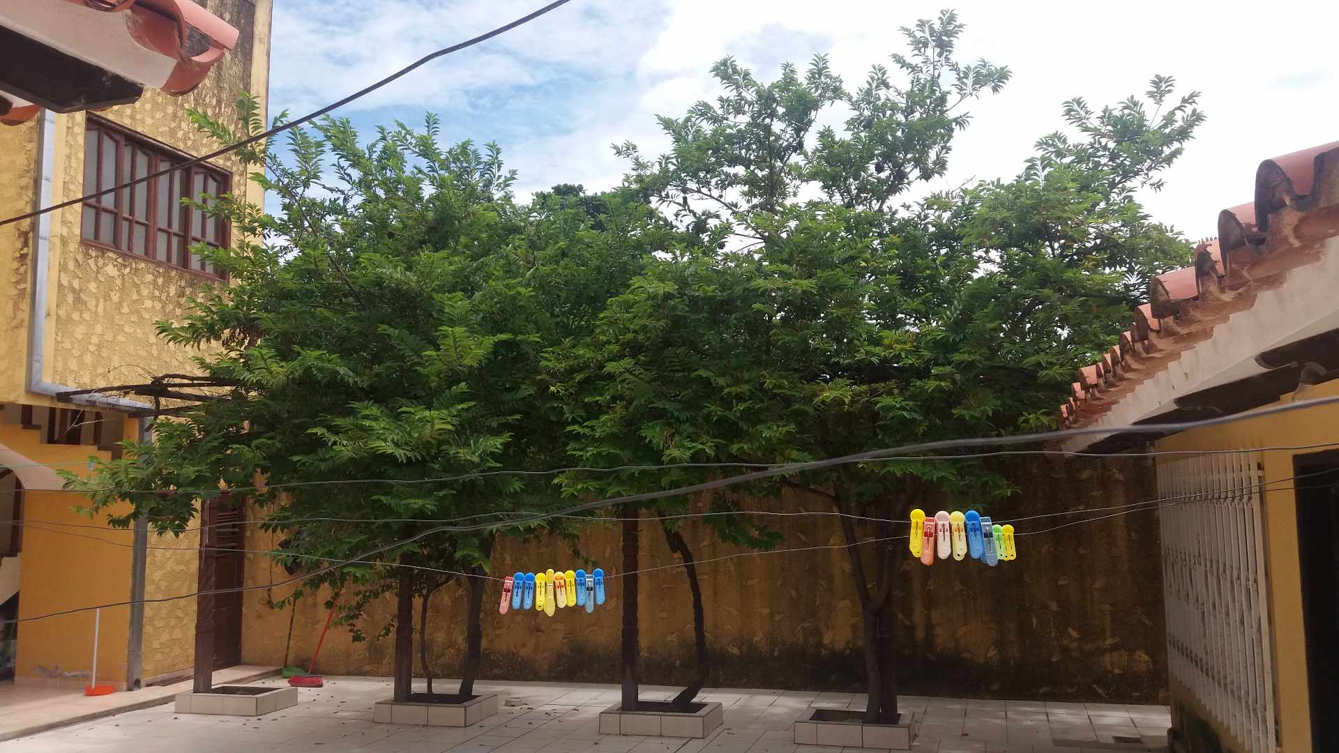 Casa en Entre 6to y 7mo anillo Sur en Santa Cruz de la Sierra  5 baños 2 parqueos Foto 10