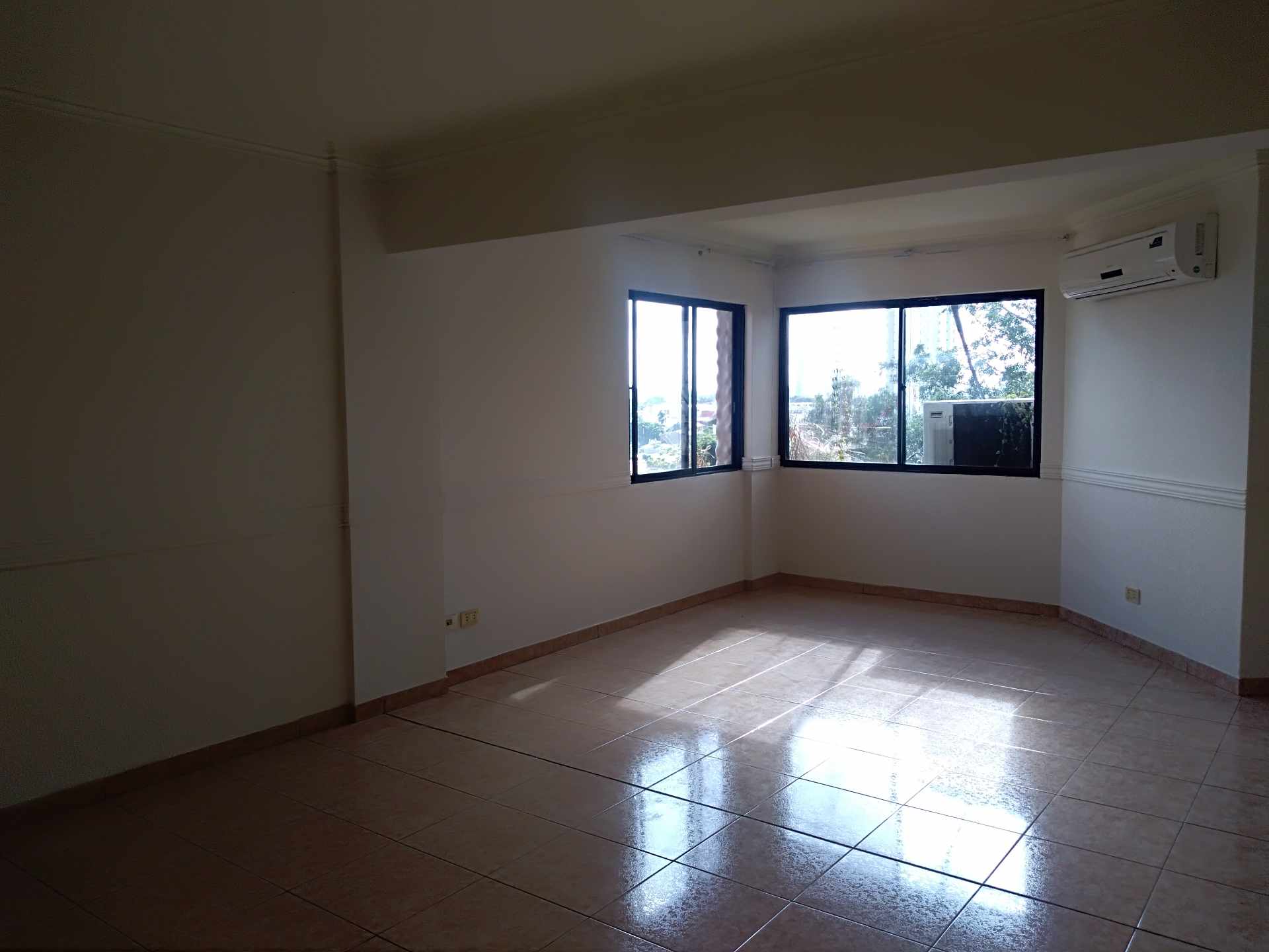 En Alquiler a $us 480 Foto 1