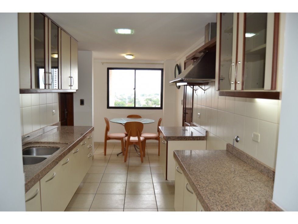 Departamento en VentaDEPARTAMENTO EN VENTA COND. TORRES GEMELAS 3 dormitorios 4 baños 2 parqueos Foto 8