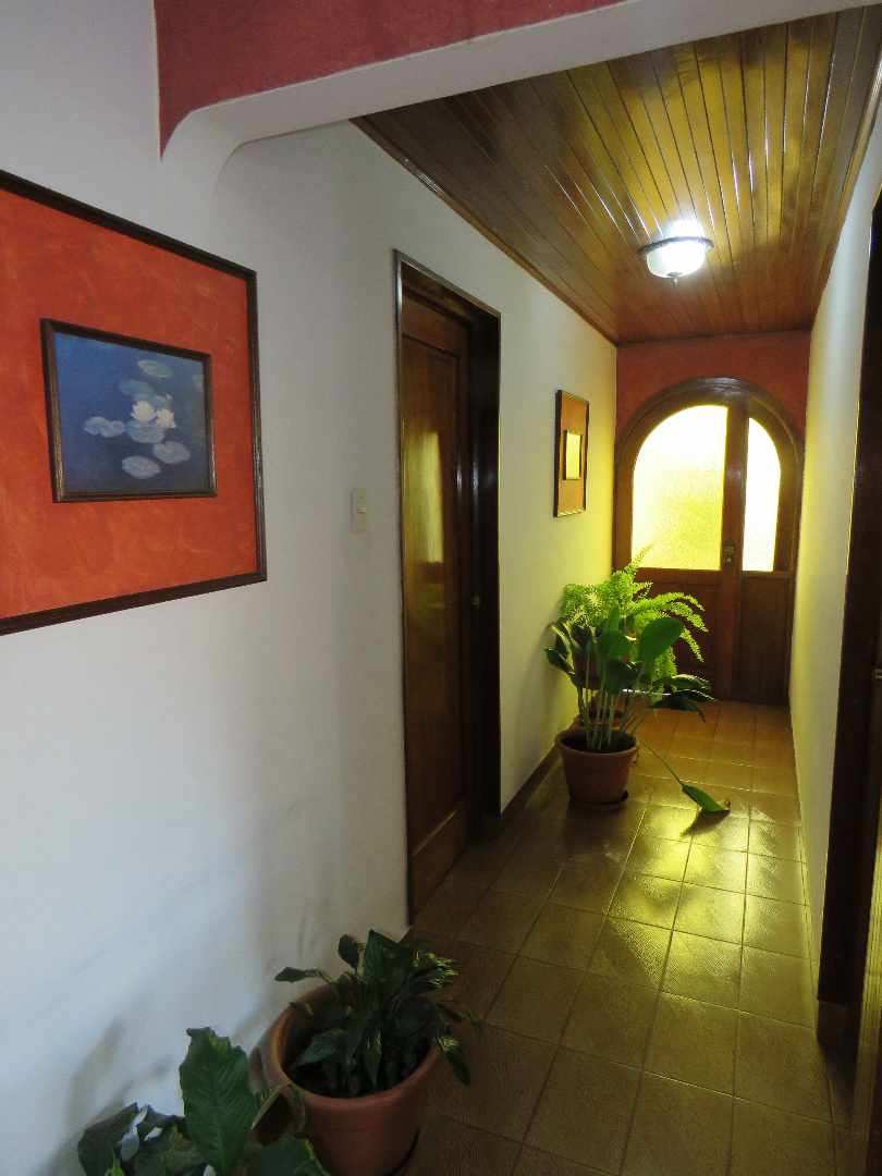 Casa en La Chimba en Cochabamba 3 dormitorios 2 baños 3 parqueos Foto 3