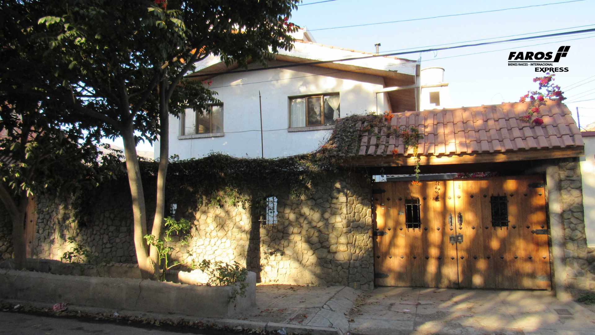 Casa en Queru Queru en Cochabamba 5 dormitorios 4 baños 5 parqueos Foto 8