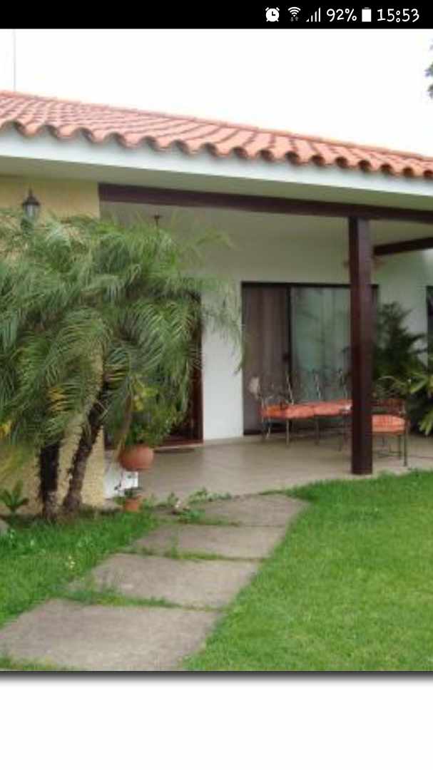 Casa en Carretera Cotoca en Santa Cruz de la Sierra 4 dormitorios 3 baños 3 parqueos Foto 2