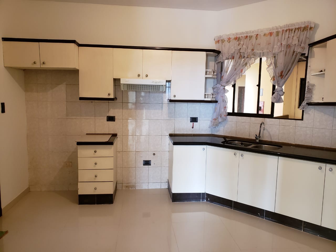 Departamento en Entre 1er y 2do anillo Este en Santa Cruz de la Sierra 3 dormitorios 2 baños 1 parqueos Foto 17