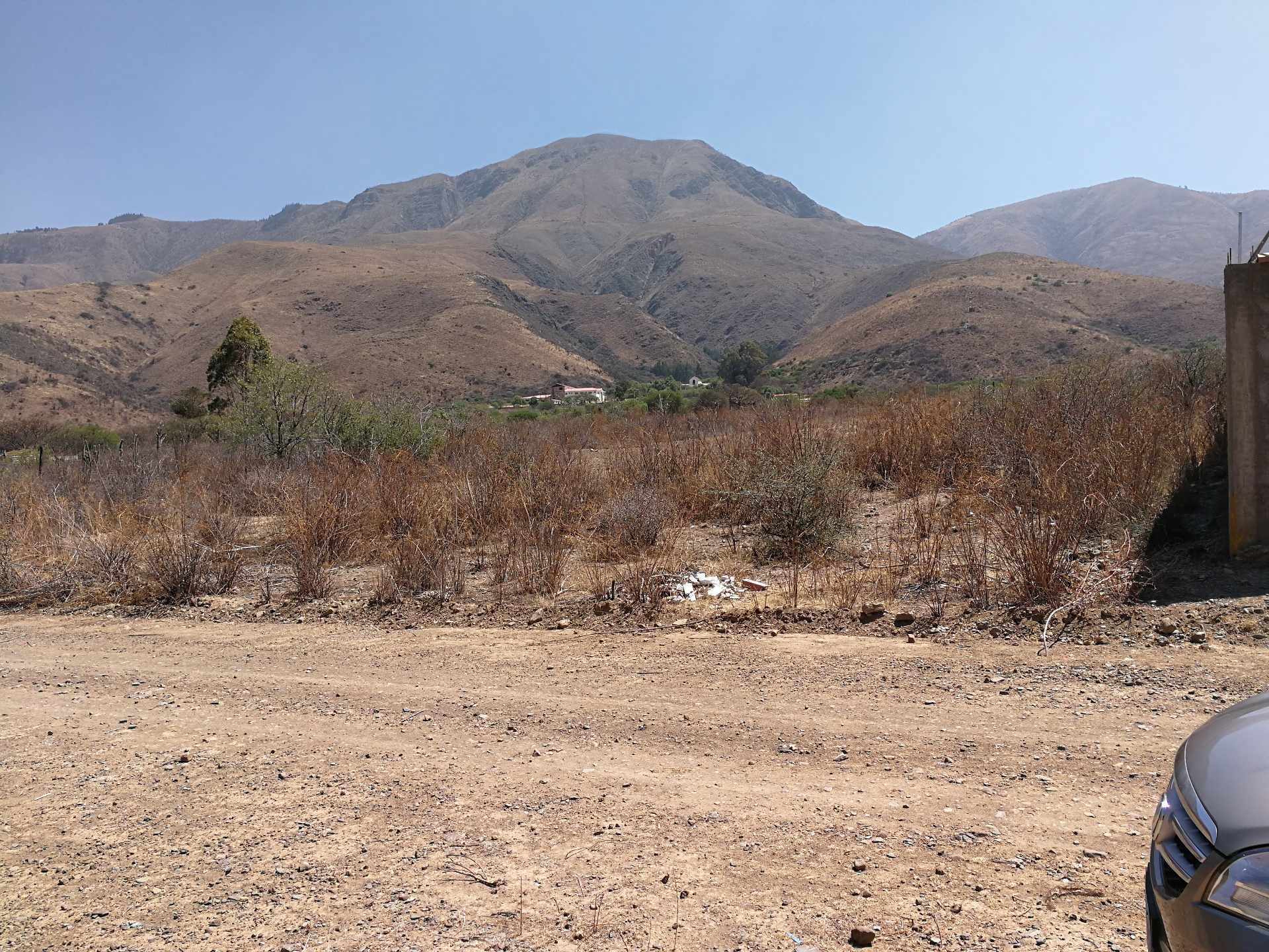 Terreno Provincia de TOLATA Cochabamba, frente al coliseo de TOLATA a 4 cuadras de la carretera principal al valle alto.  Foto 1