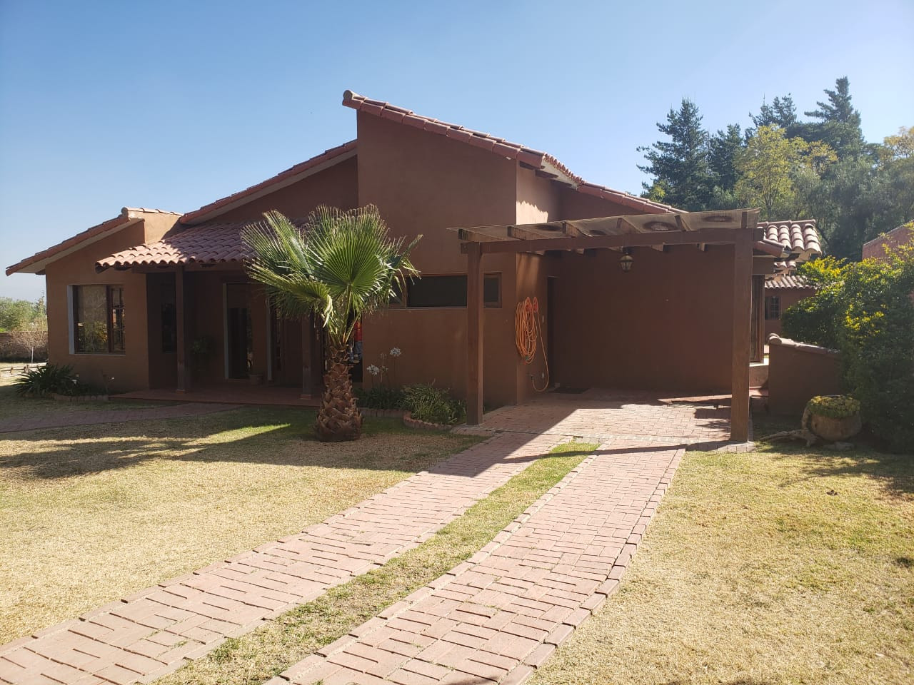 Casa en AlquilerAv Cochabamba por Hotel Regina Tiquipaya  2 dormitorios 3 baños 3 parqueos Foto 5