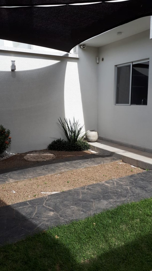 Casa en AlquilerBANZER Y BENI BARRIO VILLA LUZ ENTRE QUINTO Y SEXTO ANILLO 2 dormitorios 2 baños 1 parqueos Foto 2