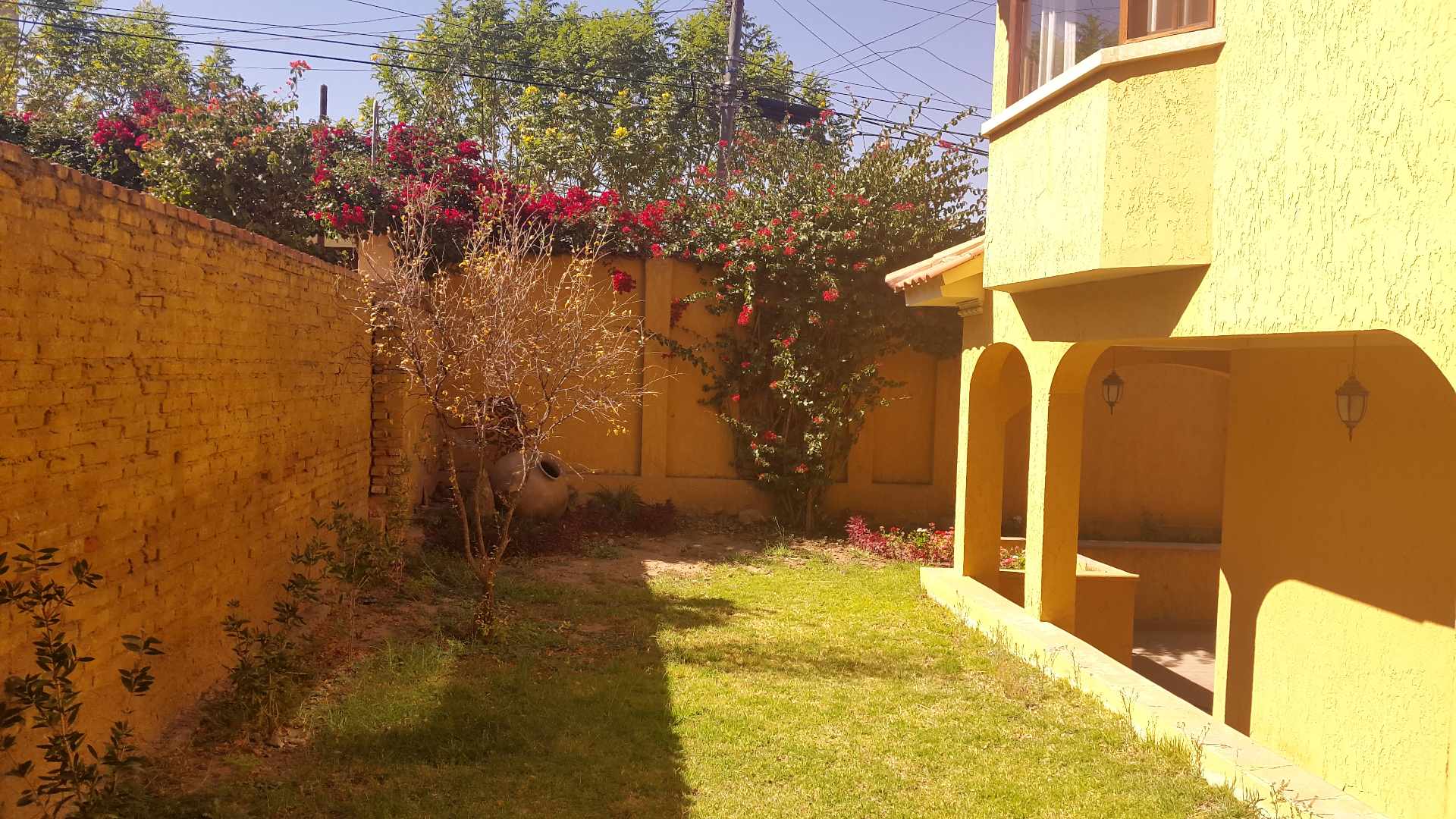 Casa en Tupuraya en Cochabamba  4 baños 2 parqueos Foto 5
