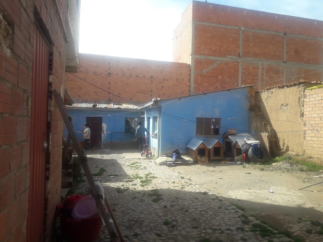 Casa en VentaAv. 16 de Octubre No. 816 a una cuadra de la Av. Bolivia ciudad de El Alto 3 dormitorios 1 baños  Foto 4