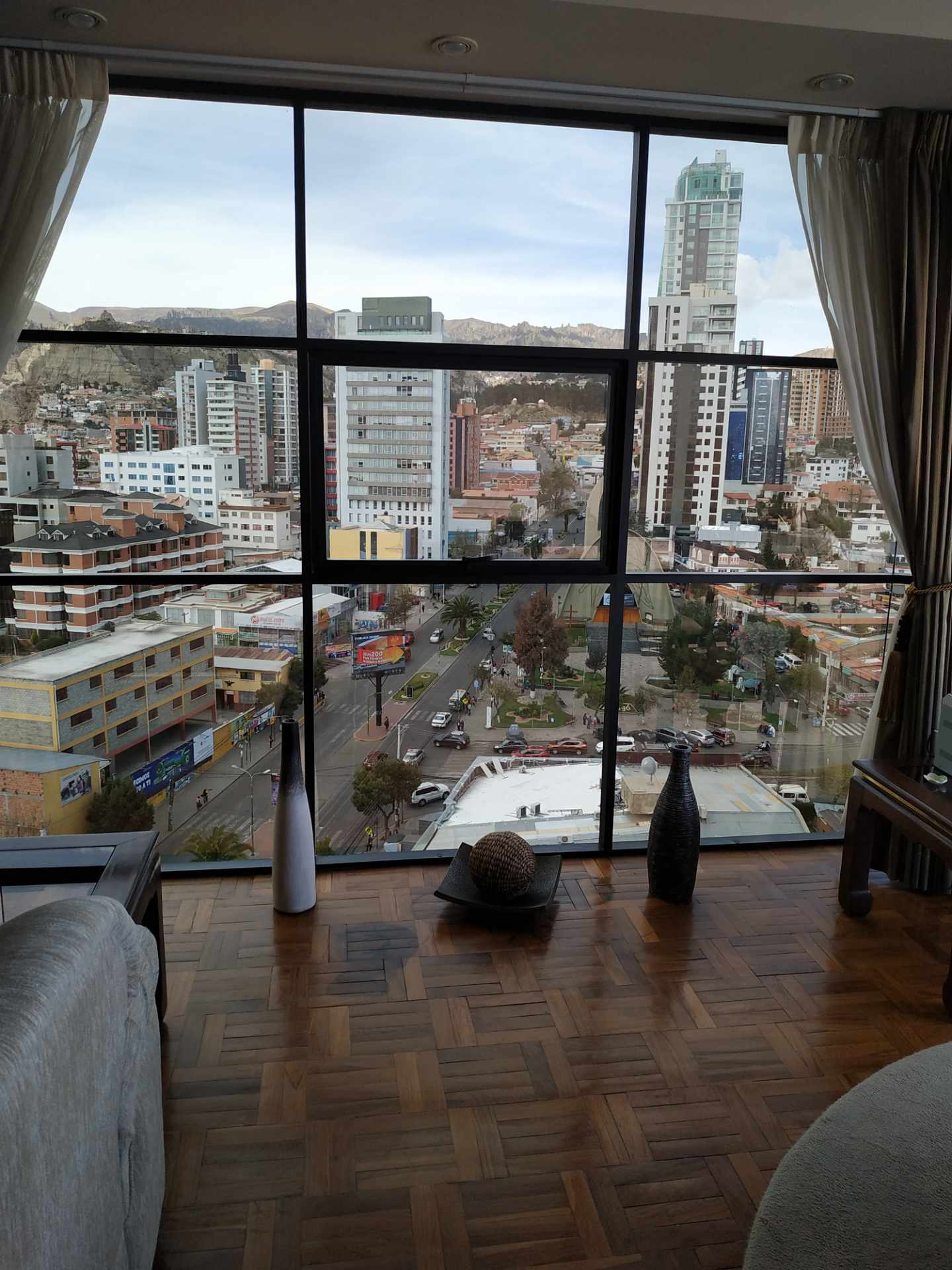 En Alquiler a $us 950 Foto 2