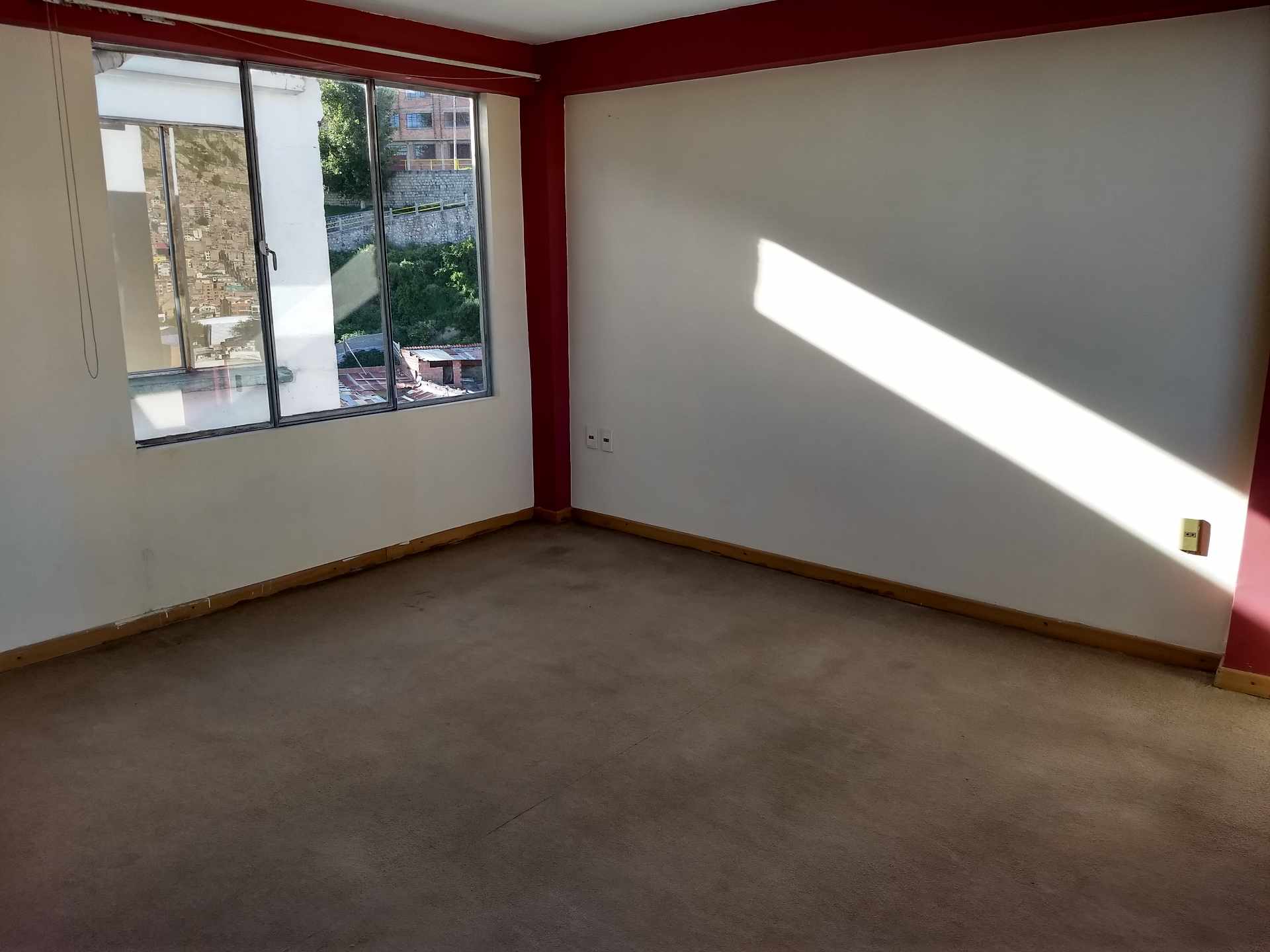 Departamento Av Tejada Sorzano #1301 esq. San Salvador Foto 4