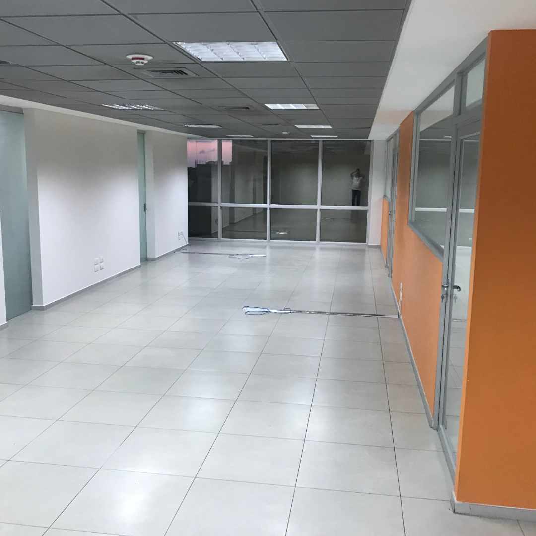 Oficina en Alquiler★¿Está Buscando más Prestigio para su Empresa? ★ Esta oficina en la Torre Dúo, es la solución. 8 dormitorios 1 baños 1 parqueos Foto 3