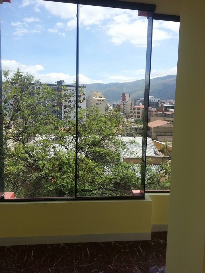 Oficina en Noroeste en Cochabamba 1 dormitorios 2 baños  Foto 9
