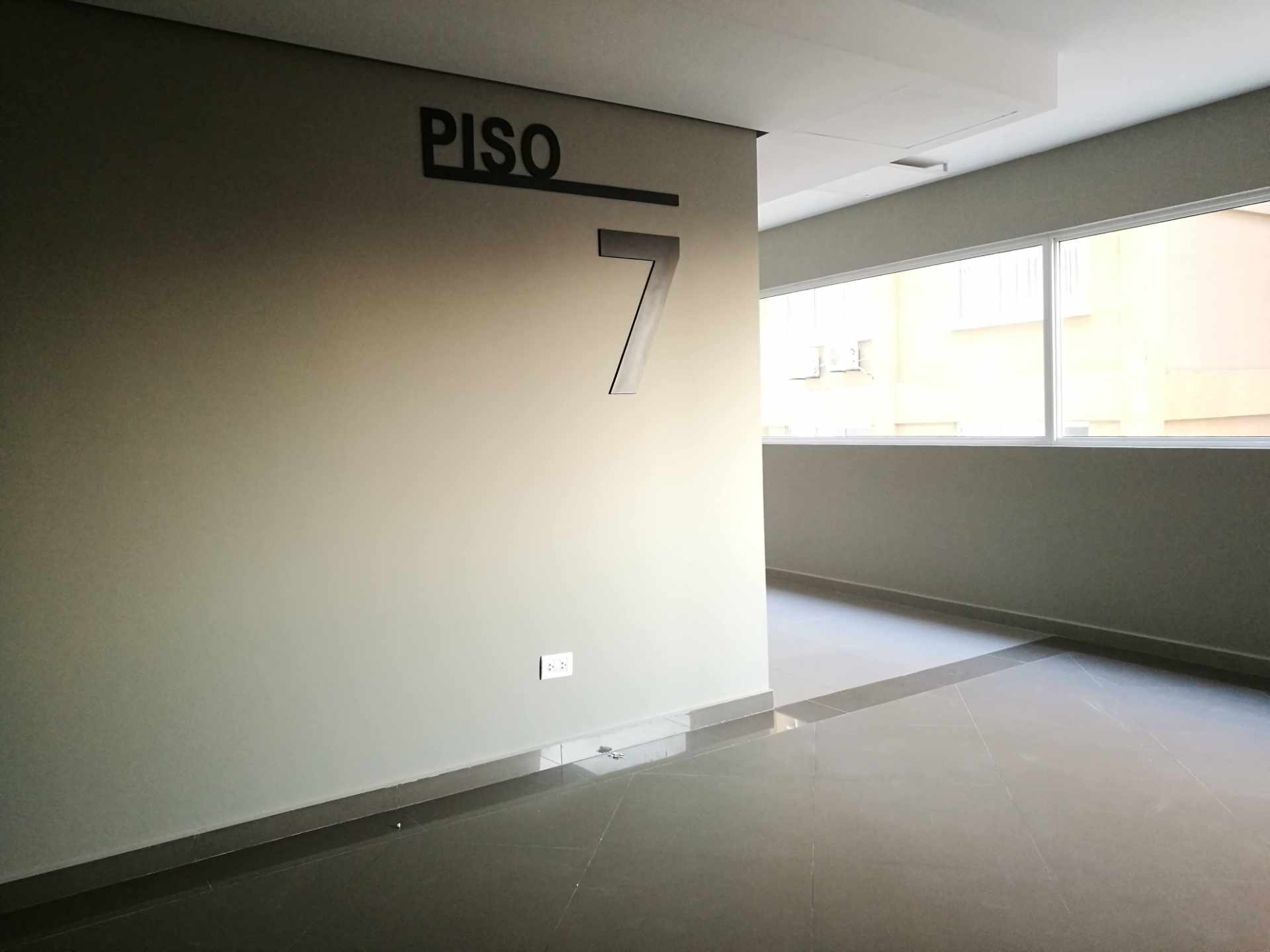 Oficina en AlquilerAv. Beni, entre 1er y 2do anillo, N°147, Edificio Oficentro 1 dormitorios 1 baños 1 parqueos Foto 4