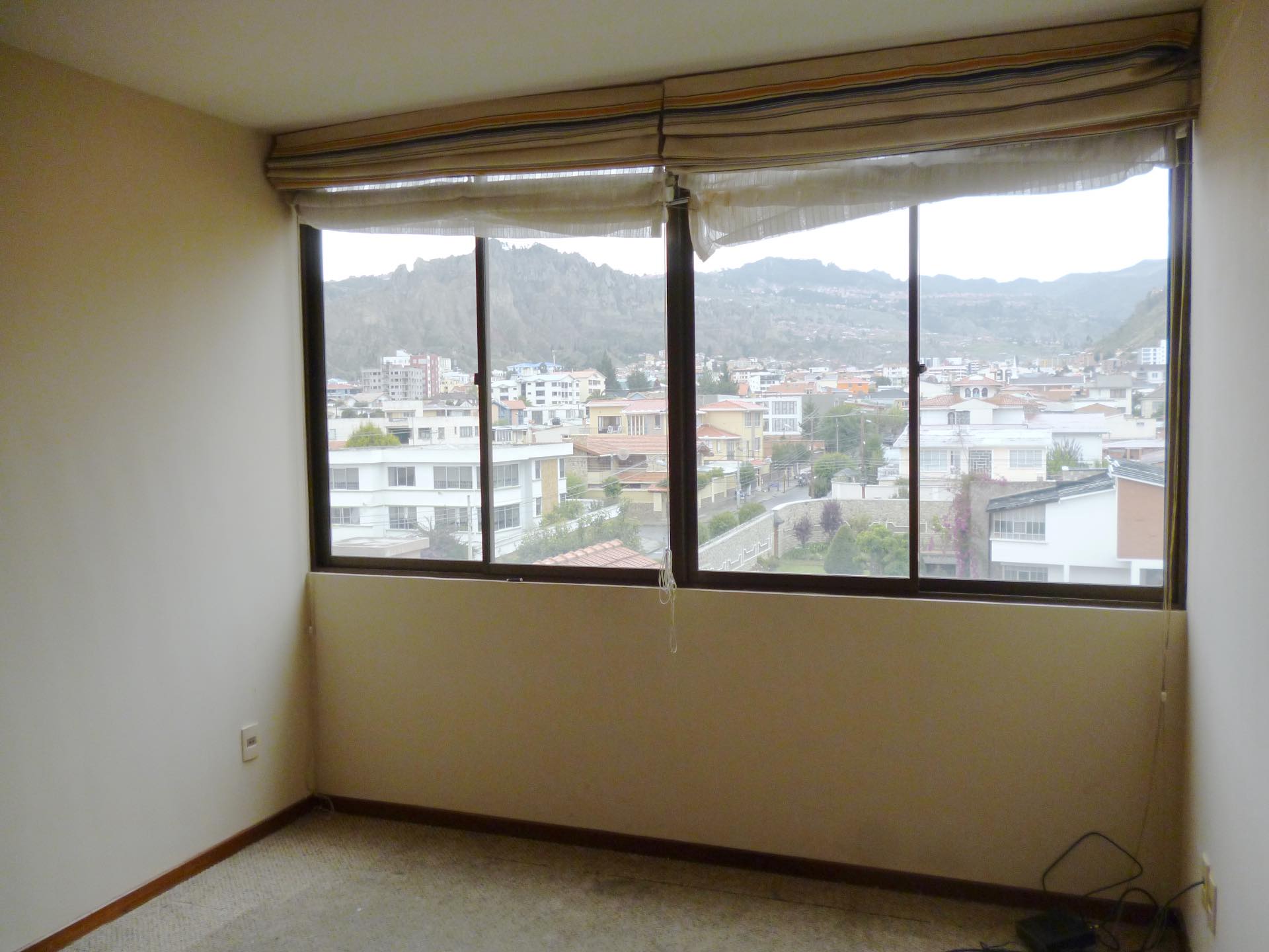 Departamento en Irpavi en La Paz 3 dormitorios 4 baños 1 parqueos Foto 9