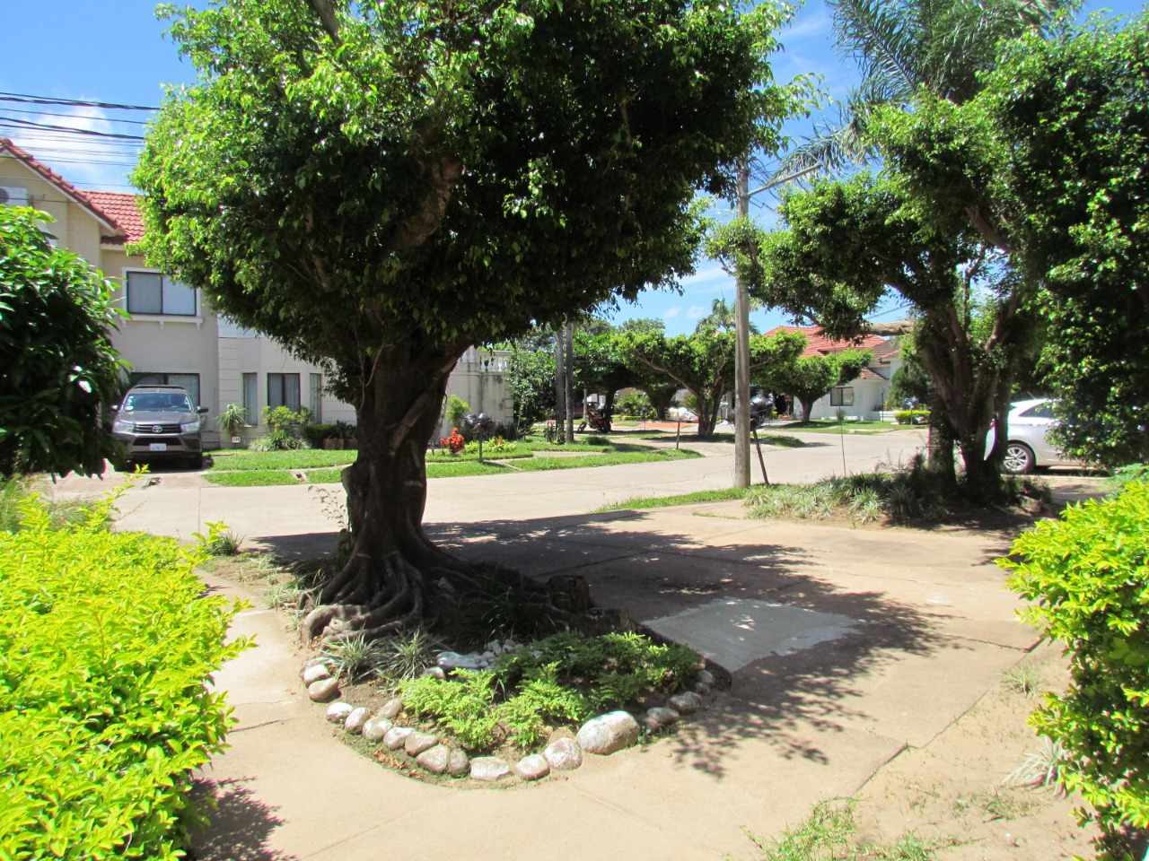 Casa en Entre 4to y 5to anillo Sur en Santa Cruz de la Sierra 4 dormitorios 4 baños 2 parqueos Foto 5