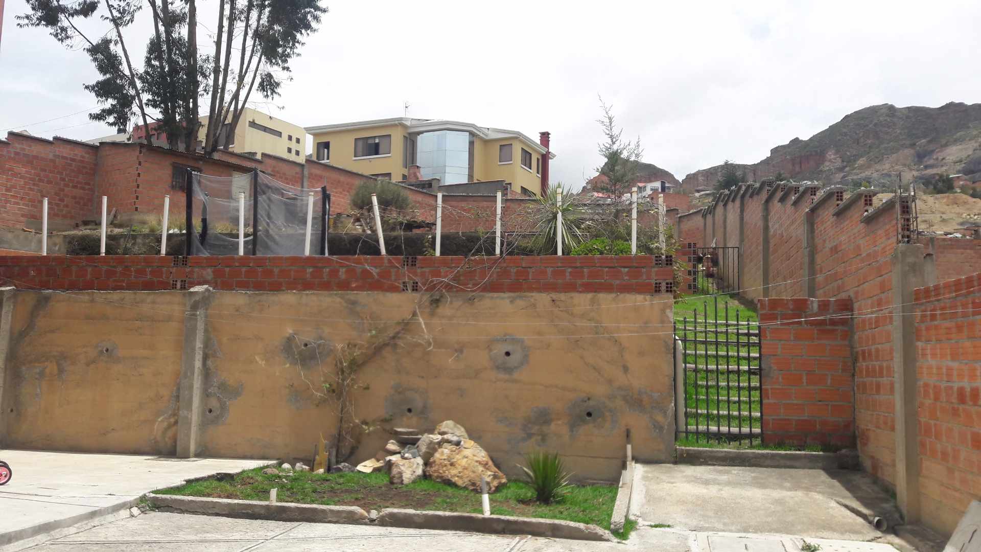 Casa en Cota Cota en La Paz  4 baños 6 parqueos Foto 5