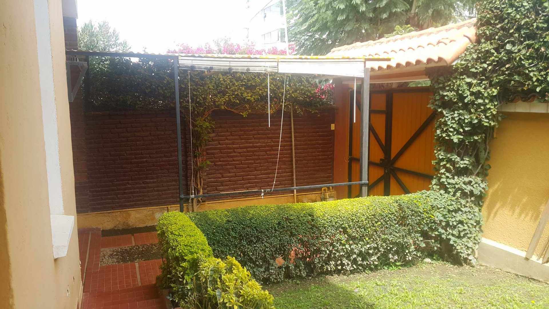 Casa en Aranjuez en Cochabamba 4 dormitorios 3 baños 2 parqueos Foto 4
