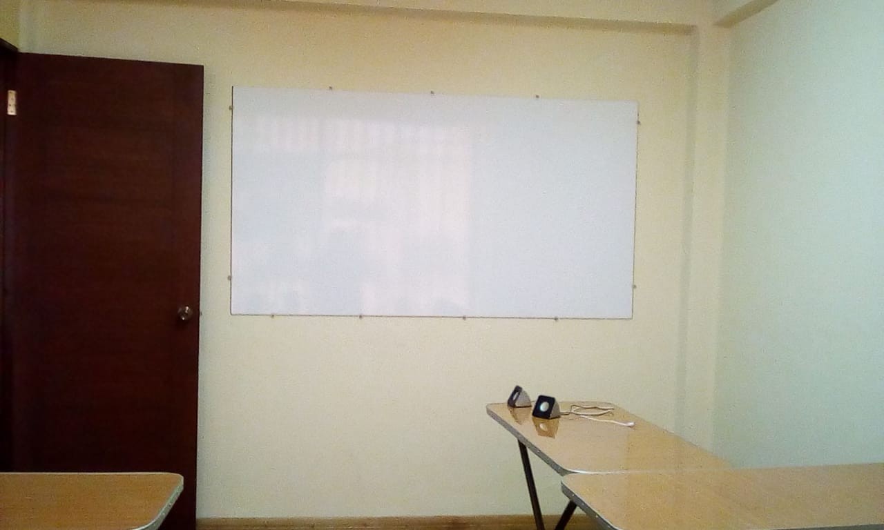 Oficina en AlquilerSopocahi centro frente a monoblog umsa. edificio universal piso 4 oficina 4A 2 dormitorios 1 baños  Foto 3