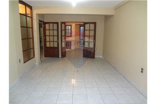 Departamento en Centro en Tarija 5 dormitorios 2 baños  Foto 3