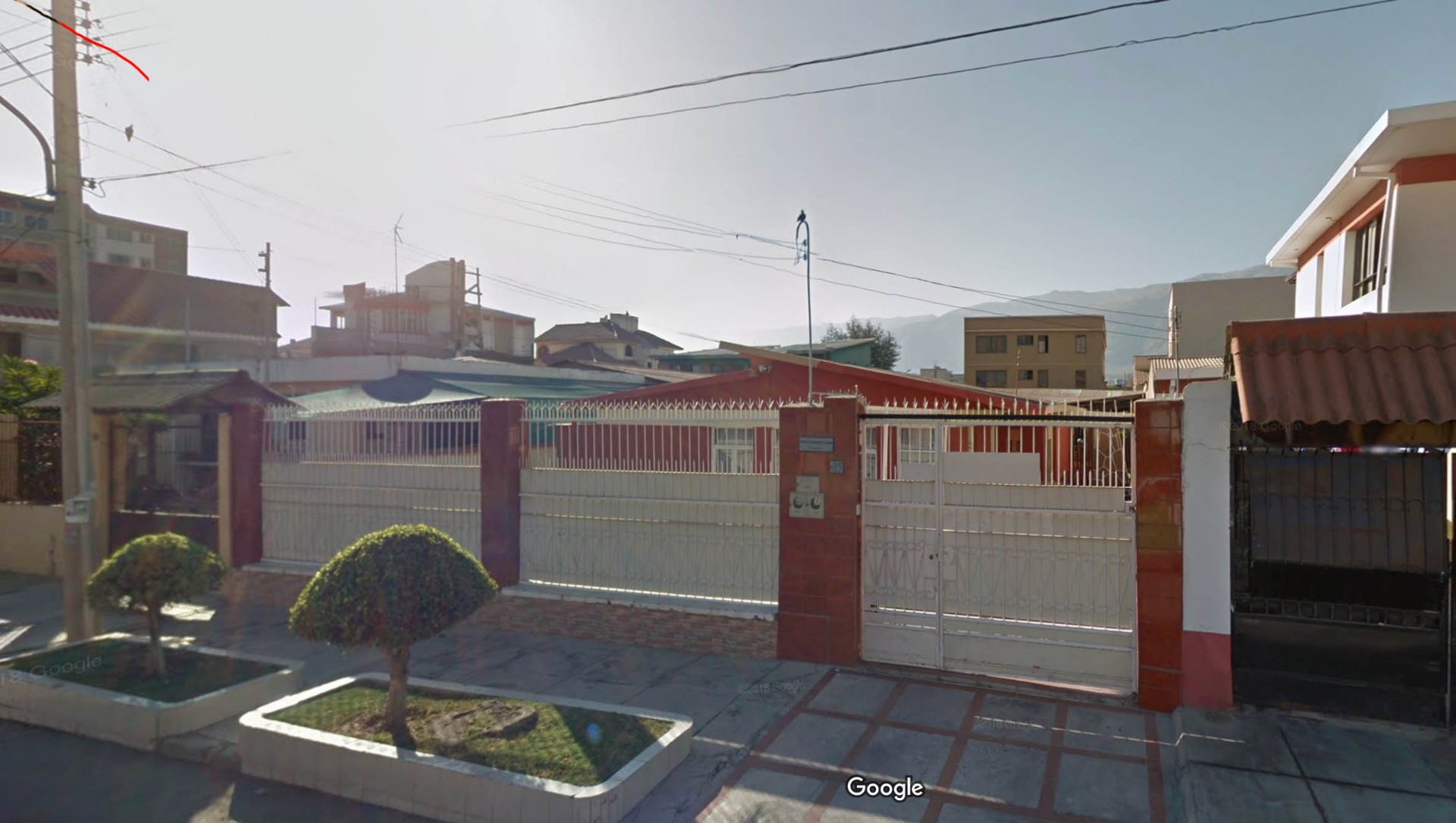 Casa en Cala Cala en Cochabamba 5 dormitorios 3 baños 2 parqueos Foto 4