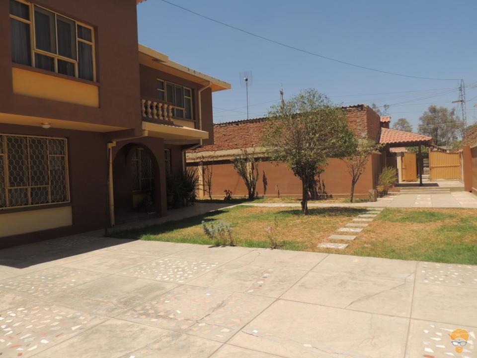 Casa en Alalay en Cochabamba 5 dormitorios 3 baños 4 parqueos Foto 5
