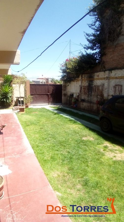 Casa en Venta115.500$us Cerca Lomas de Aranjuez casa con departamento auxiliar - Ref. 01496 6 dormitorios 2 baños 2 parqueos Foto 5