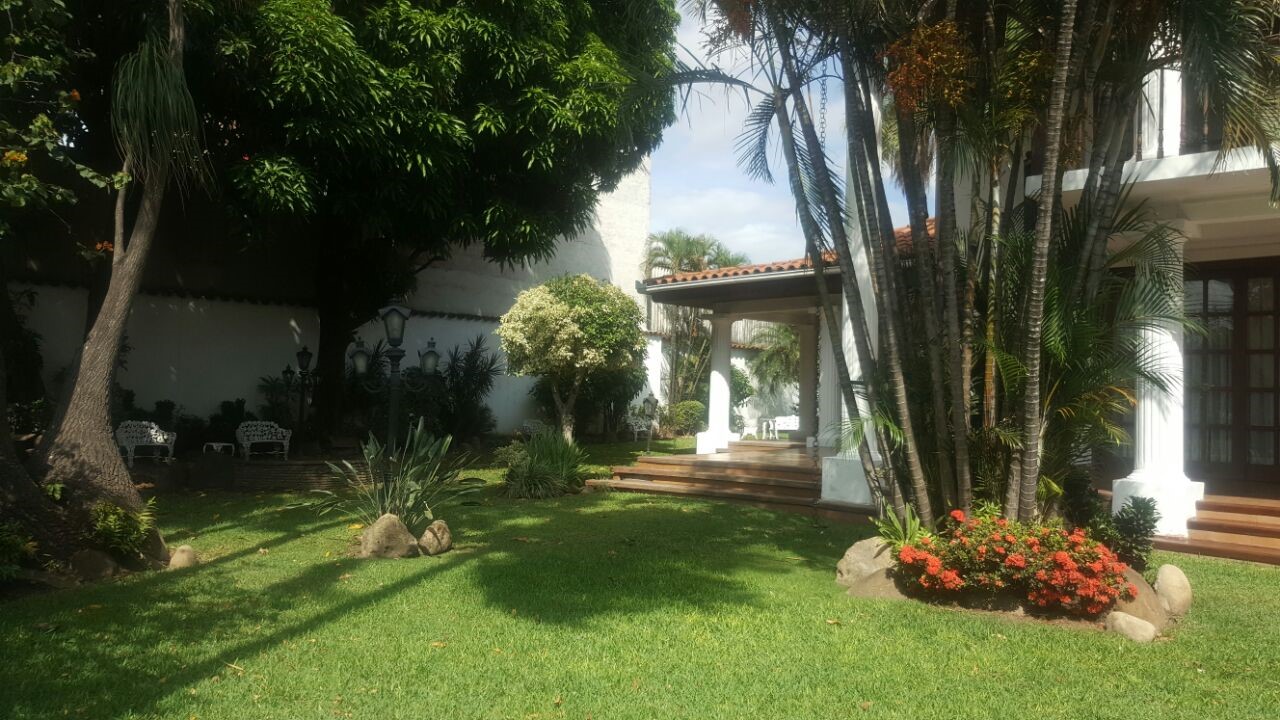 Casa en Entre 2do y 3er anillo Este en Santa Cruz de la Sierra 4 dormitorios 5 baños 3 parqueos Foto 17